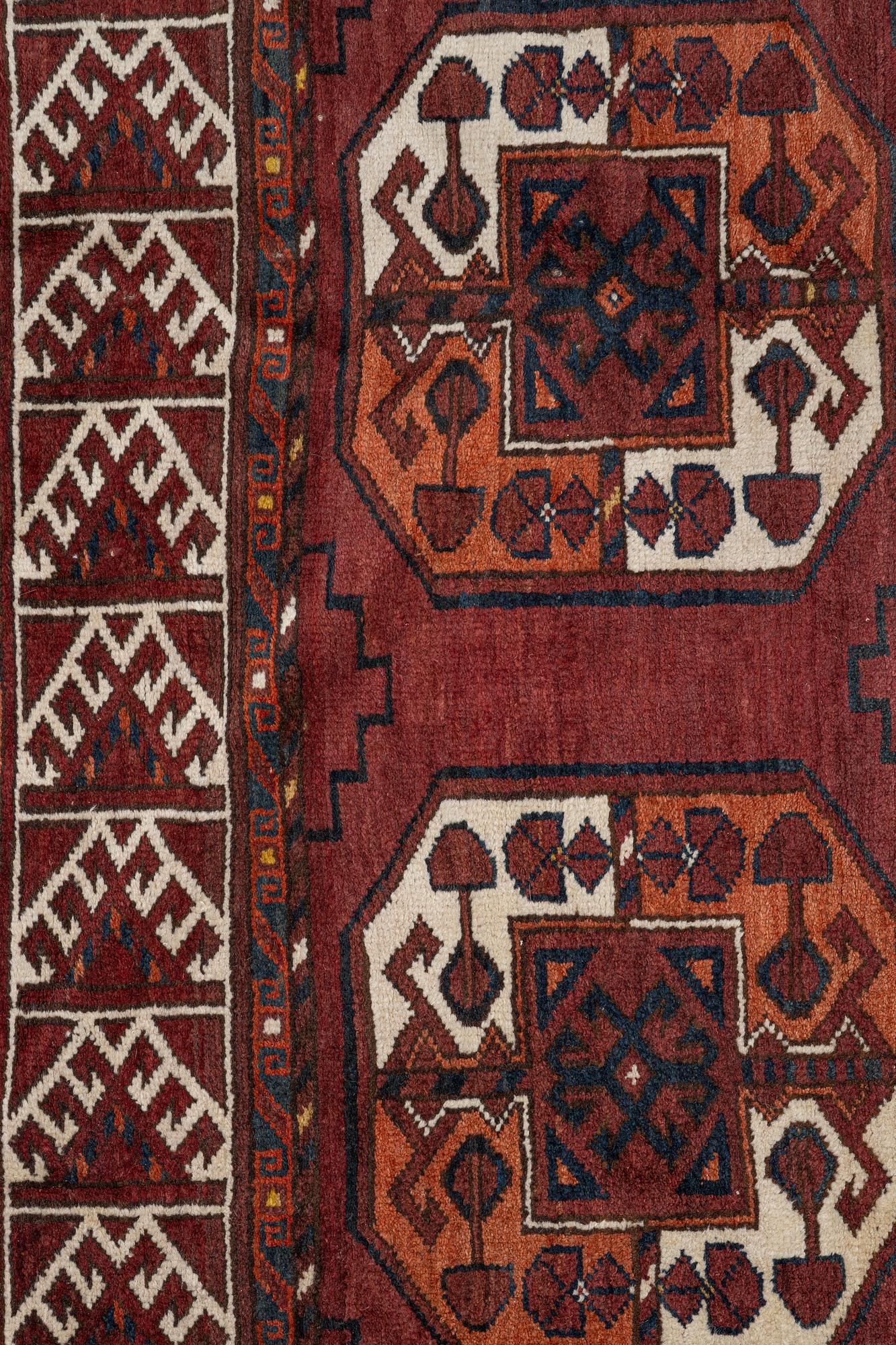 Matta, Ersari, ca 205 x 198 cm.