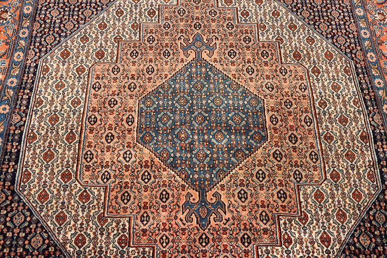 Matta, Antik Senneh, ca 221 x 170 cm.