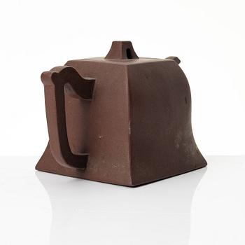 A Chinese square yixing teapot, early 20th century.
