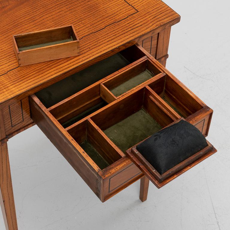An elm wood veneered sewing table, early 19th Century.