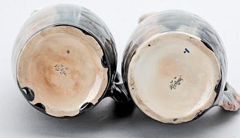 KANNOR, ett par, flintgods, majolika, Rörstrand, omkring 1900.