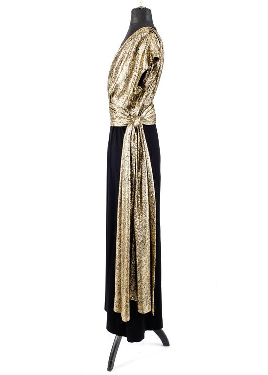 A 1986s long dress by Yves Saint Laurent.