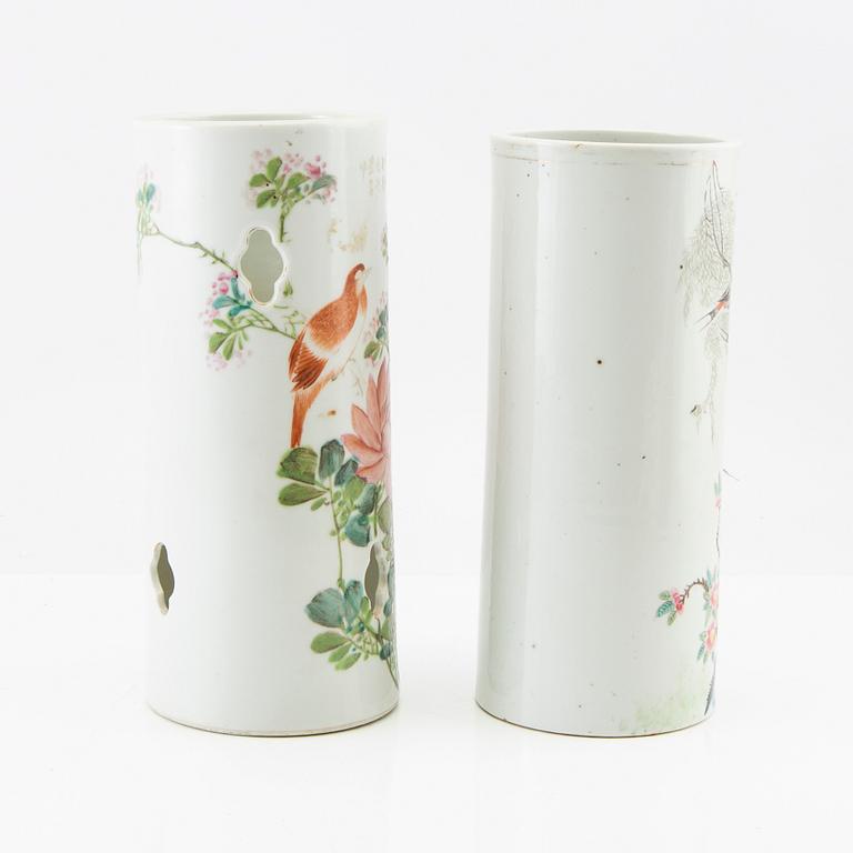 A Chinese famille rose vase and a lantern, 20th century.