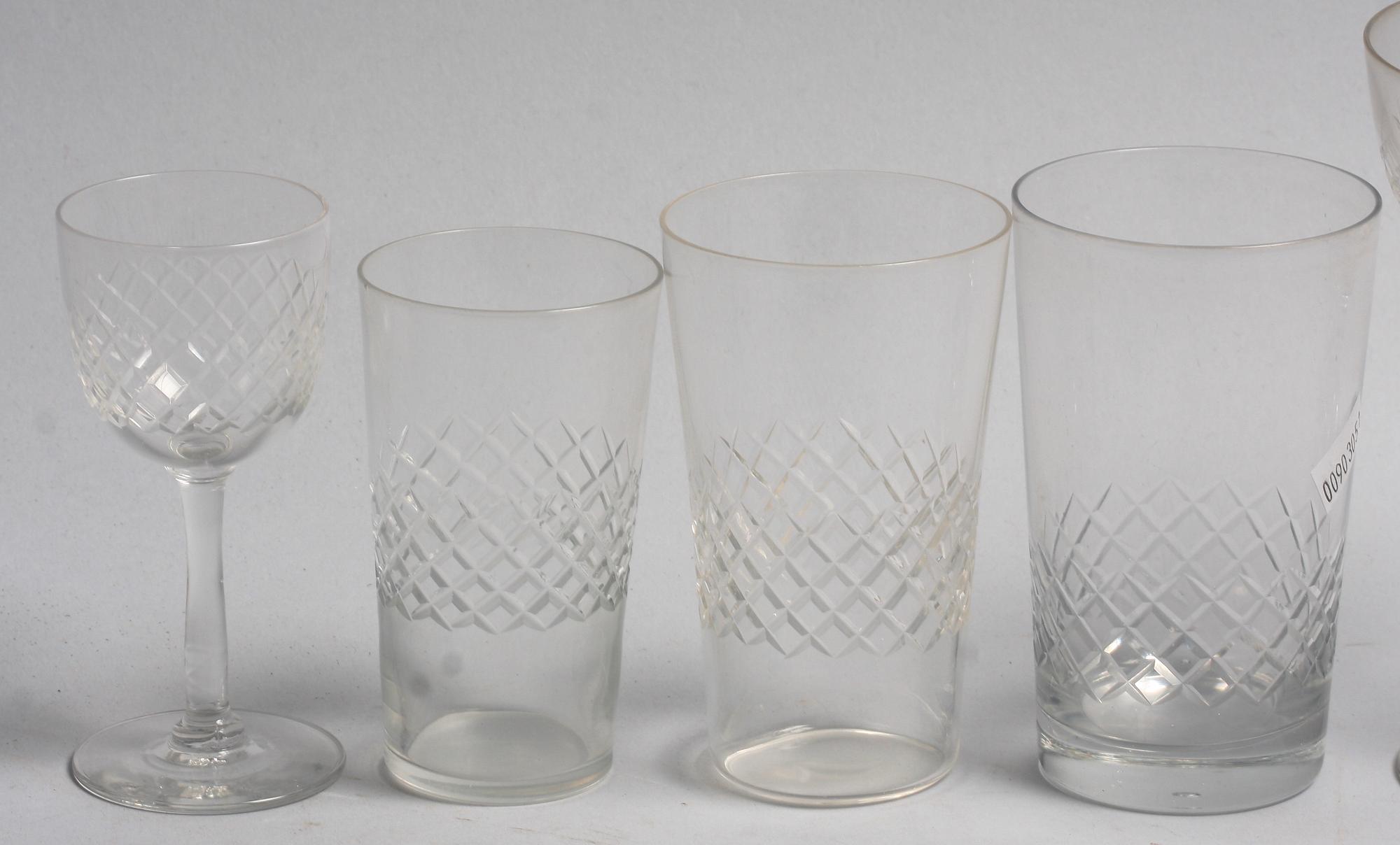 GLASSERVIS, 74 delar.