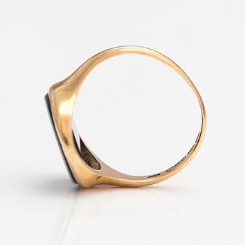 A signet ring, Wasastjerna family crest, 18K gold, sardonyx. Oskar Lindroos, Helsinki 1929.