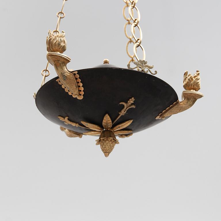 TAKAMPEL, empire, 1800-talets första hälft. Höjd ca 70 cm.