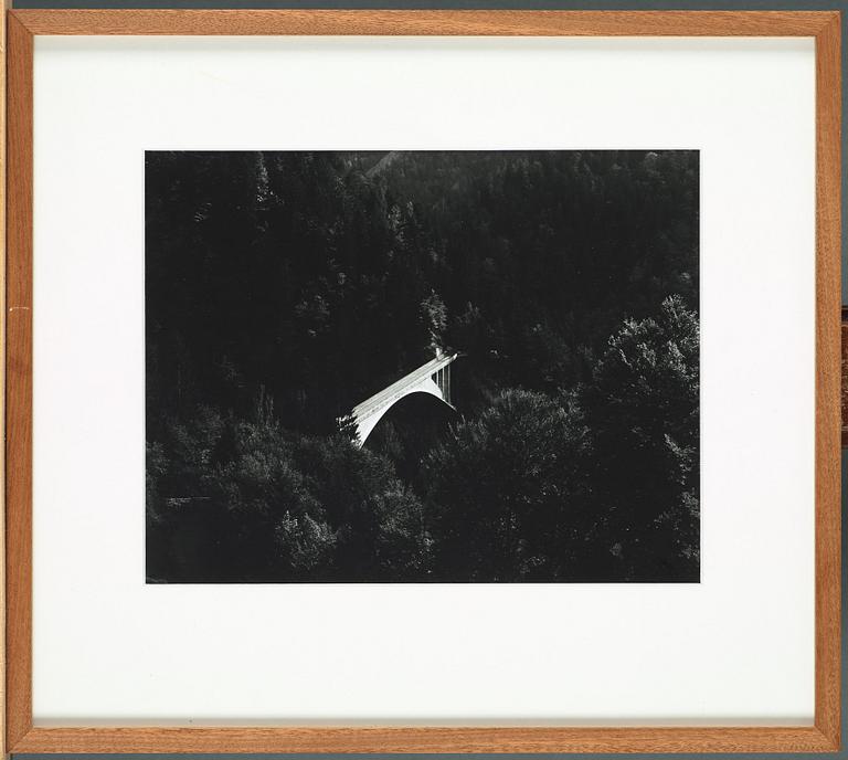 LENNART OLSON, gelatinsilverfotografi signerad a tergo.
