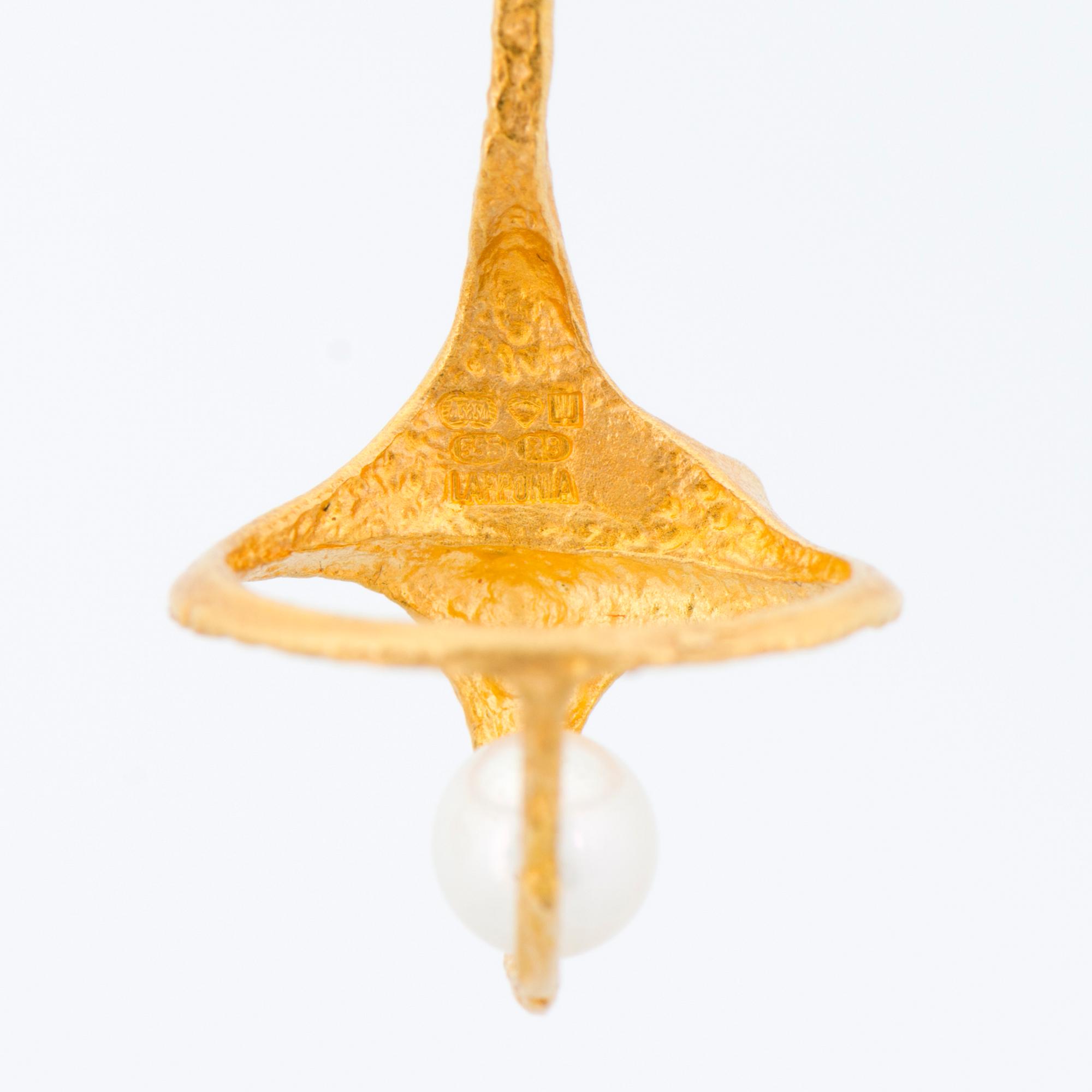 KORVAKORUT, viljellyt helmet, 14K kultaa. Lapponia 1994.