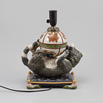 BORDSLAMPA, majolika, Gerbing & Stephan, Österrike, 1800-talets slut.