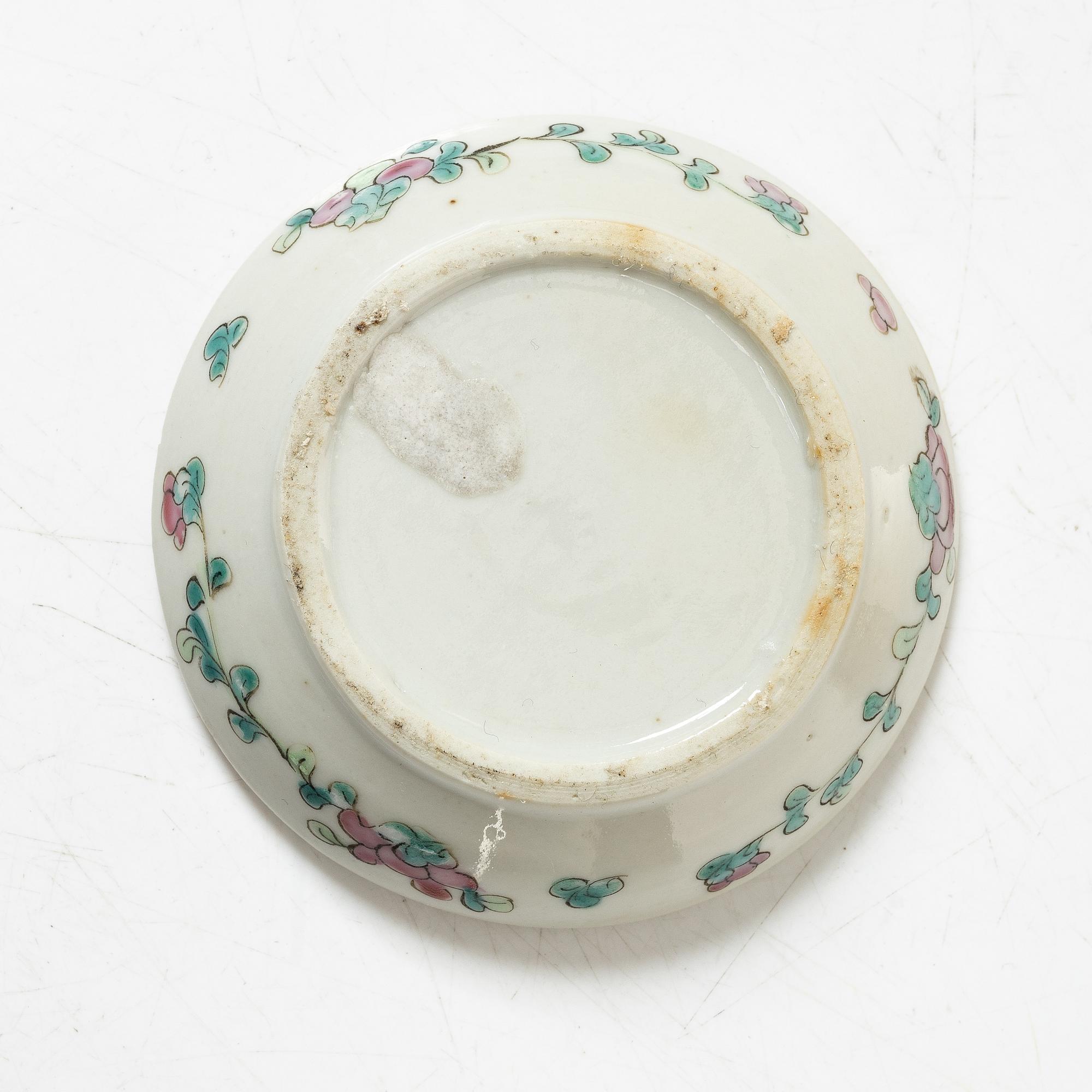 A set of nine Chinese porcelain pieces, 19th Century.