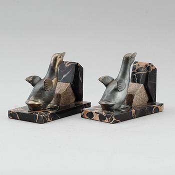 BOKSTÖD, marmor och vitmetall, art déco, 1900-talets första hälft.