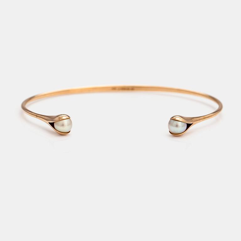 Elis Kauppi, A 14K gold bracelet with cultured pearls. Kupittaan kulta, Turku 1977.