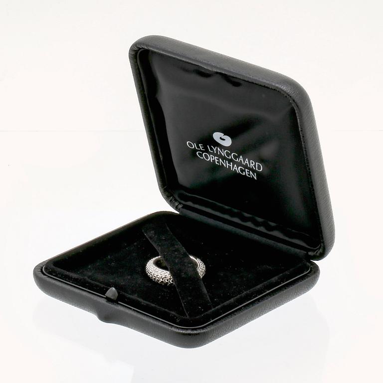 Ole Lynggaard ring 18K vitguld med 159 briljanter 1,75 ct totalt TW VS, "Love Collection", original etui.