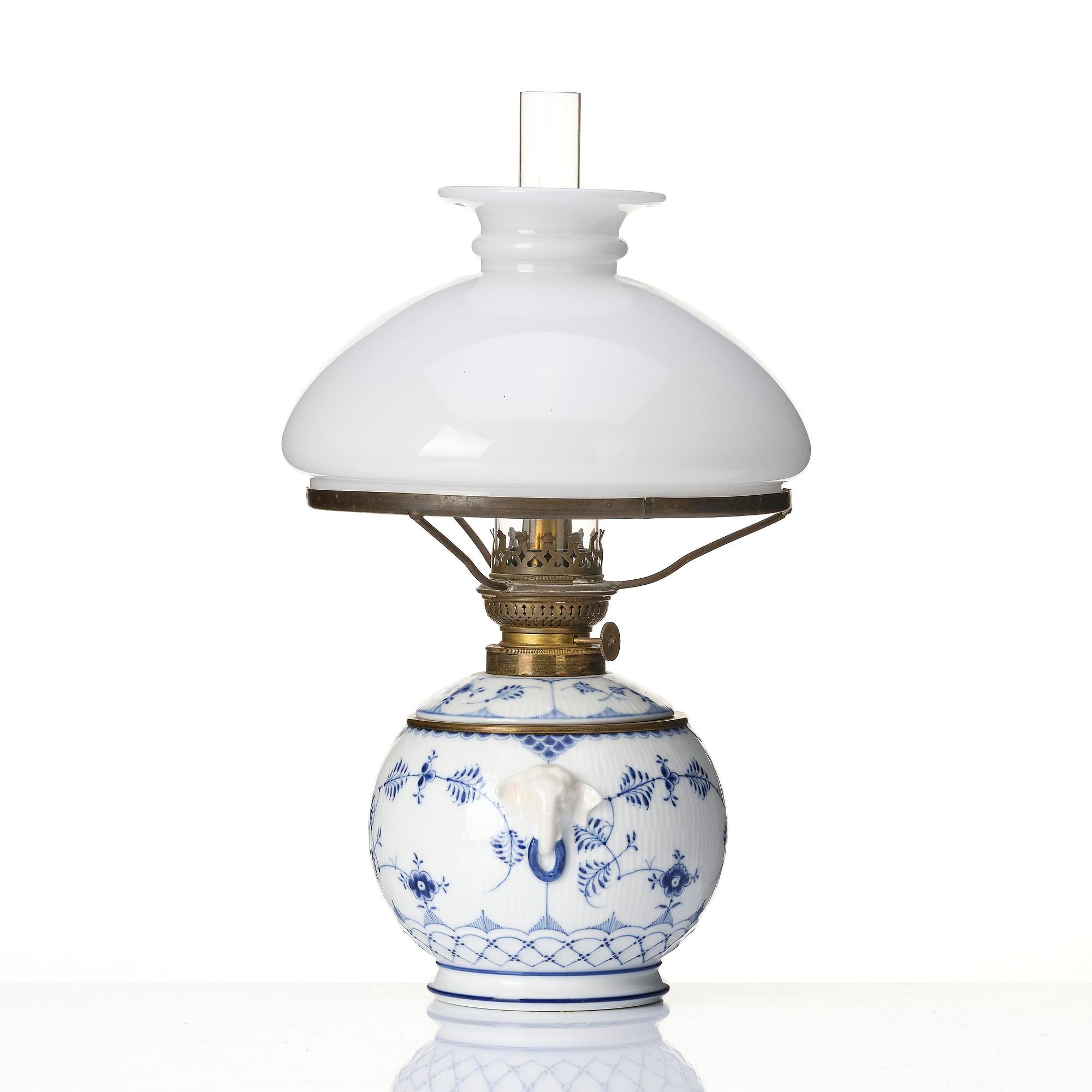 A Royal Copenhagen 'Musselmalet' / 'blue fluted' lamp, Denmark, 1893-1900.