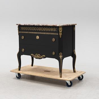 Byrå med stenskiva, gustaviansk stil, 1900-talets andra hälft.