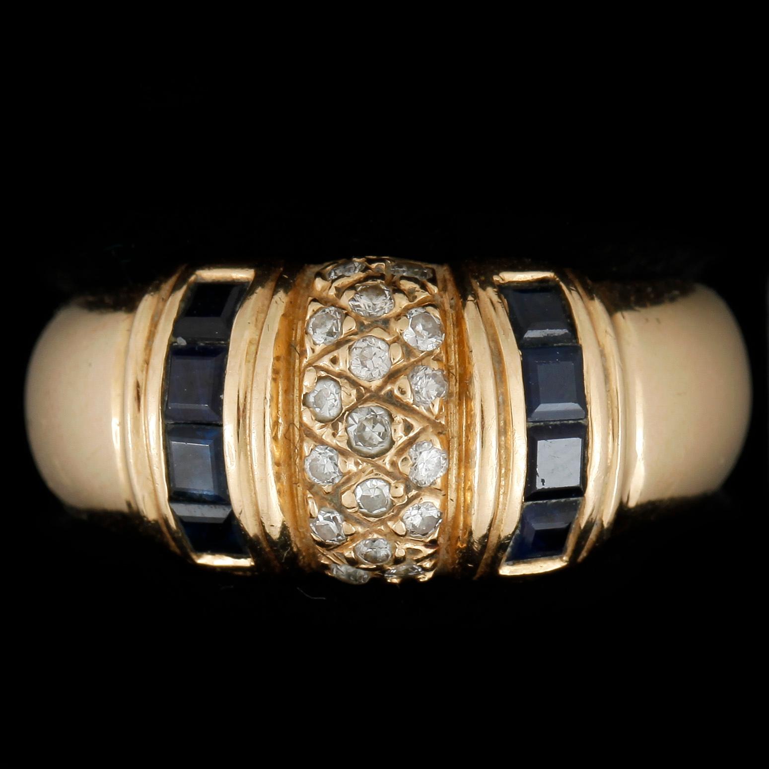 RING, 18k guld med safirer och diamanter. Vikt 6,5g.