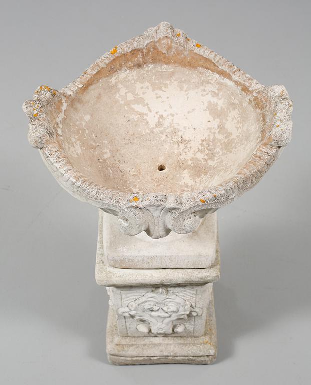 FÅGELBAD/TRÄDGÅRDSURNA, gjutmassa, 1900-tal.