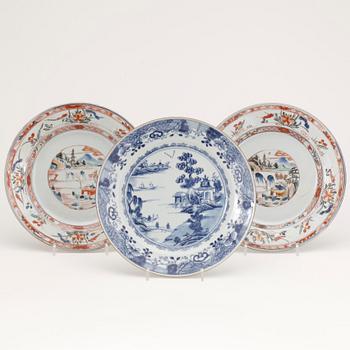 TALLRIKAR, 2+1 porslin, Qing dynastin, Kina, 1700-tal.
