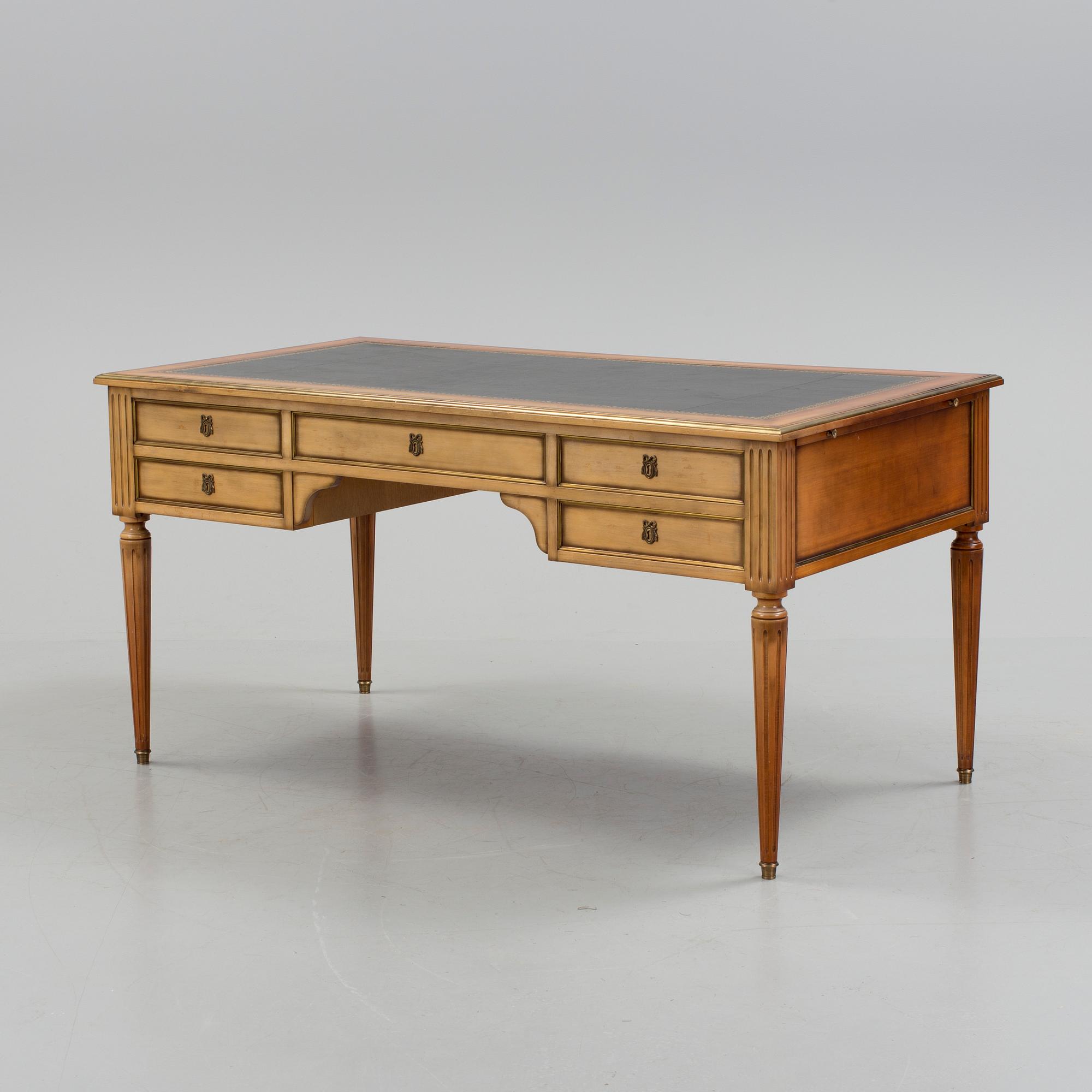 SKRIVBORD, Louis Seize-stil, 1900-talets andra hälft.