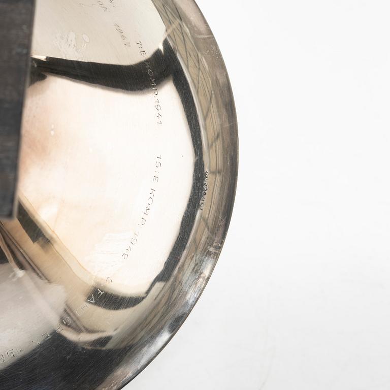 Guldsmedsaktiebolaget (GAB), Bowl on foot, silver, with wooden base, Stockholm 1936.