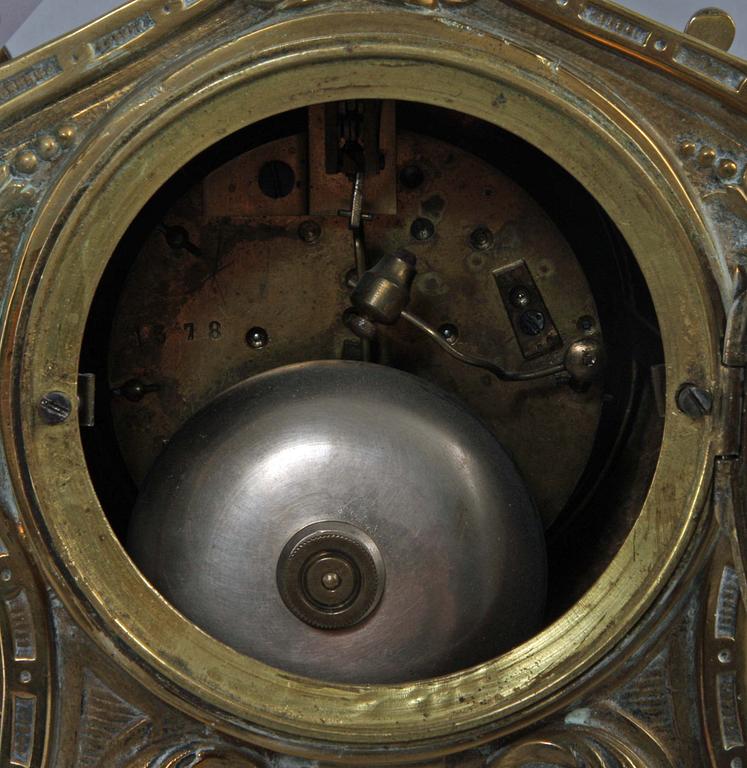 BORDSPENDYL, Louis XVI-stil. 1800/1900-tal.