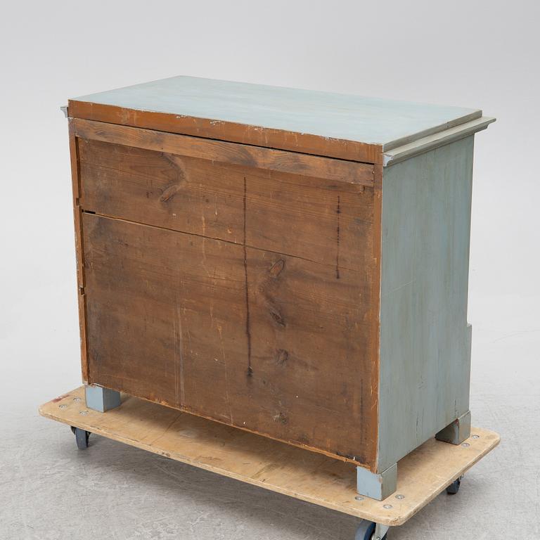 A chest of drawers, late 19th century.