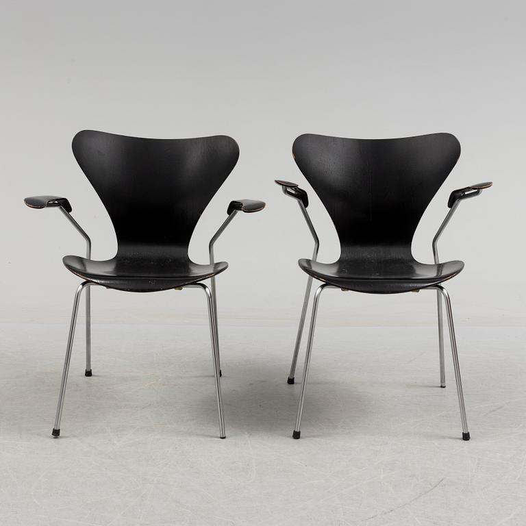 ARNE JACOBSEN, a pair of 'Seven' armchairs from Fritz Hansen, Denmark, 1967.