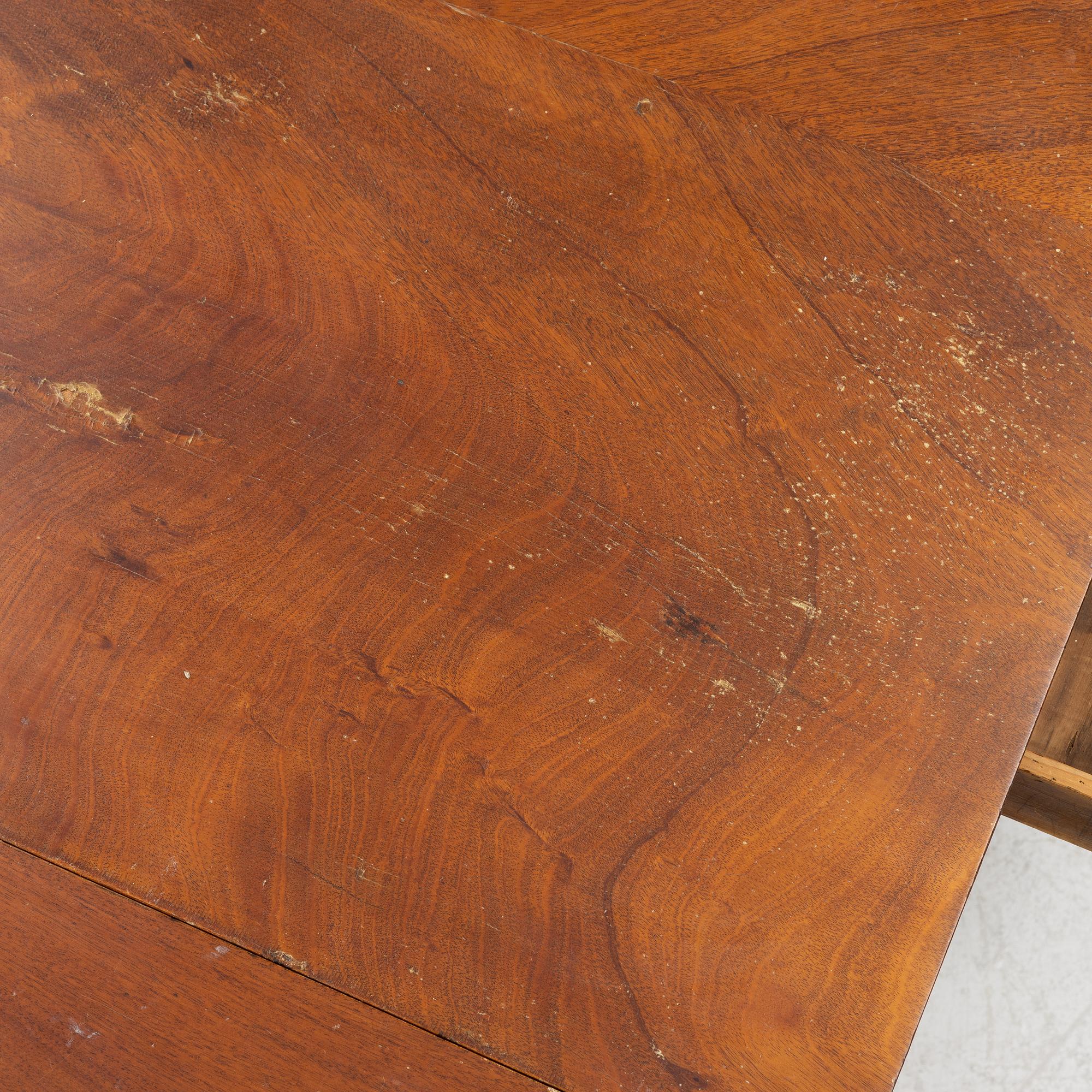 Salongsbord,  Karl Johan, 1800-talets första hälft.