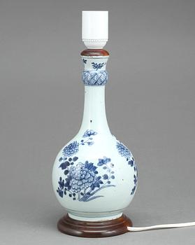 BORDSLAMPA, porslin, Kina, Qingdynastin, Qianlong (1735-1796).