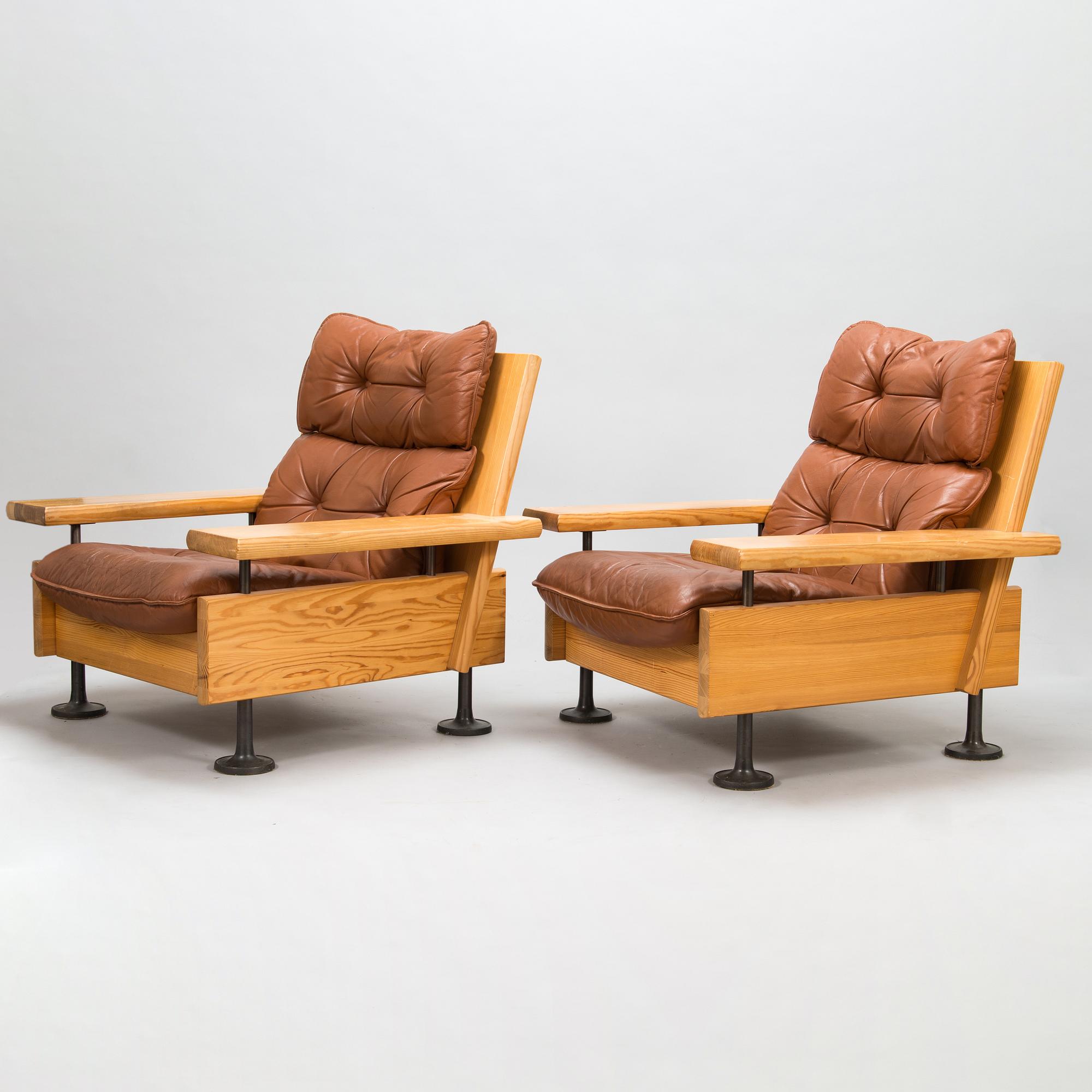 HANNU JYRÄS, a pair of 1970's armchairs for Uveka.