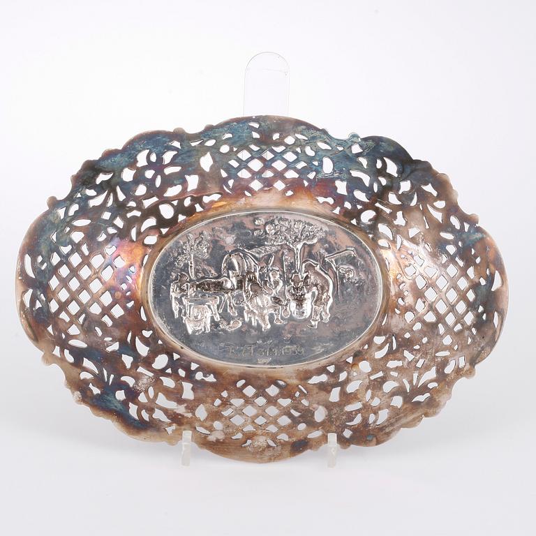 SKÅL, silver, sannolikt Tyskland, omkr år 1900. Vikt ca 485 gram.