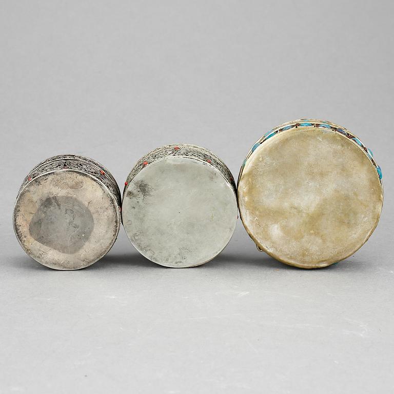 DOSOR, 3 st, silver resp vitmetall, koraller, turkoser, Tibet.