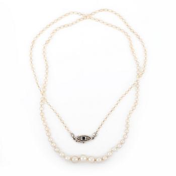 COLLIER, med odlade pärlor, lås i 14K guld med rosenslipade diamanter.