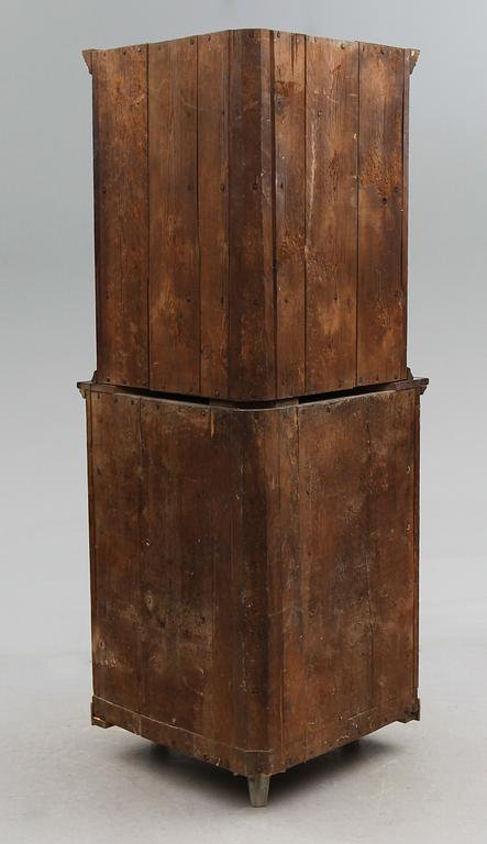 HÖRNSKÅP, omkring år 1800.