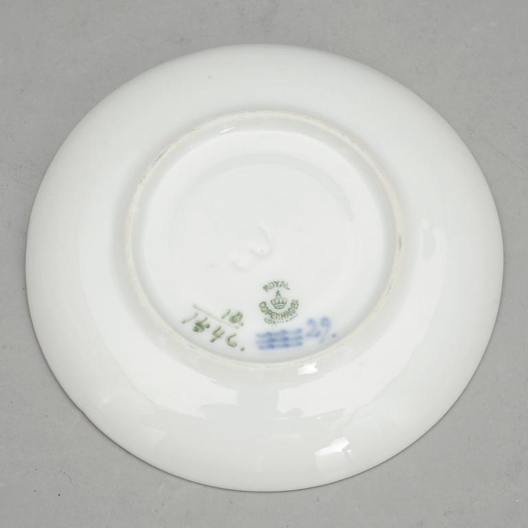 KAFFESERVIS, porslin, 
33 delar, "Blå Blomst", Royal Copenhagen.