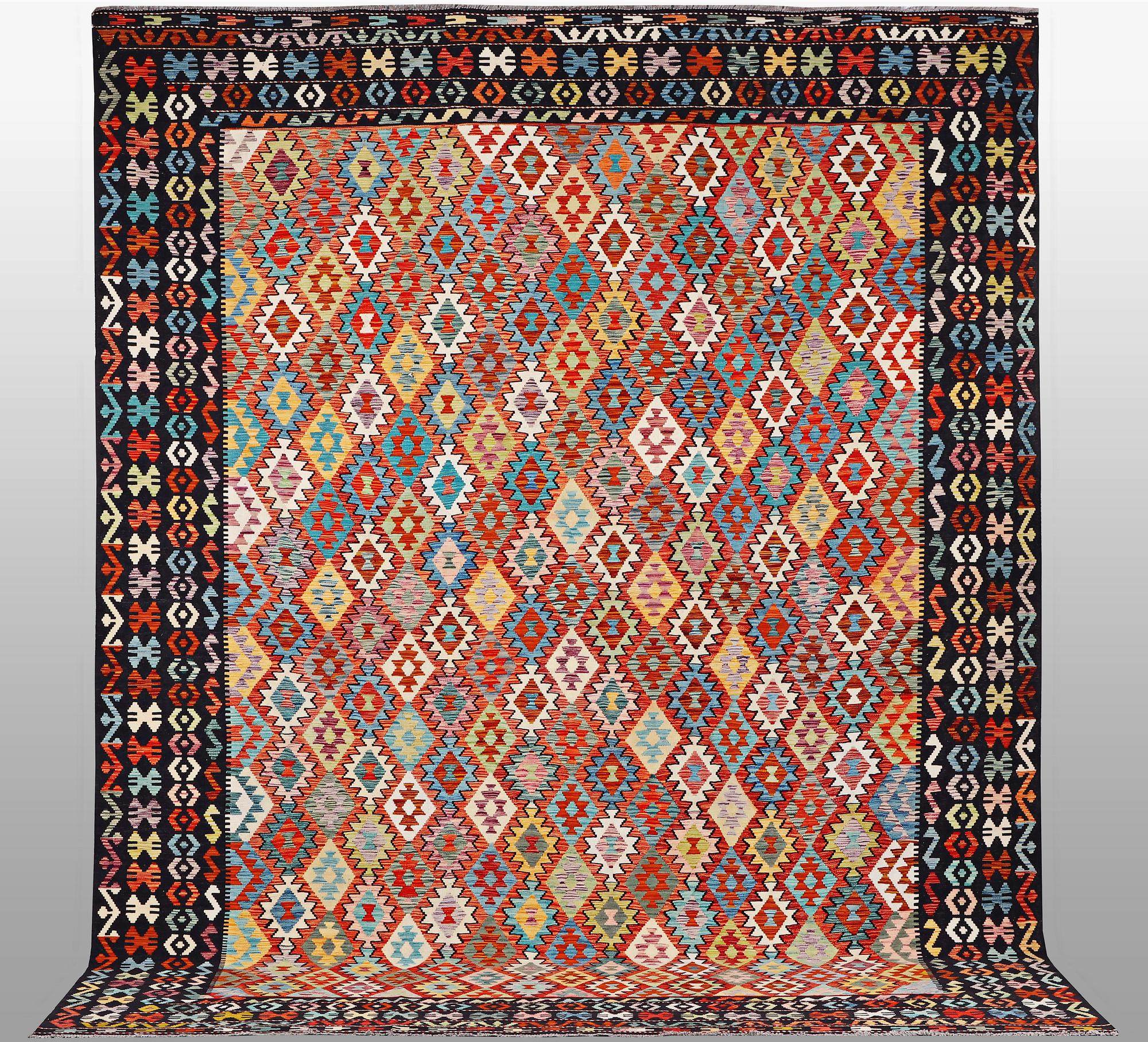 A Kelim carpet, c. 398 x 311 cm.