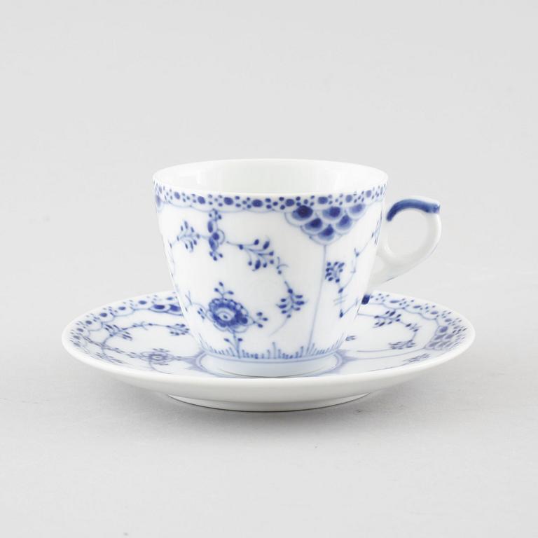 A porcelain coffee set of 29 pcs, 'Musselmalet', Royal Copenhagen, Denmark, first half of the 20th century.