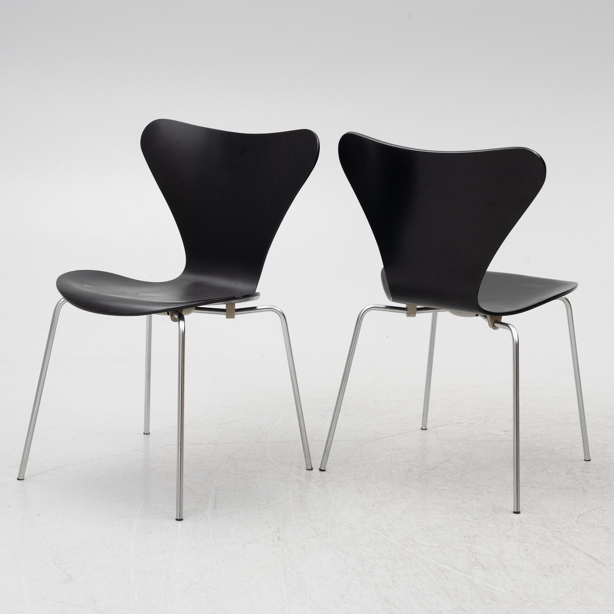Arne Jacobsen, six 'Series 7' chairs, Fritz Hansen, Denmark, 1970-71.