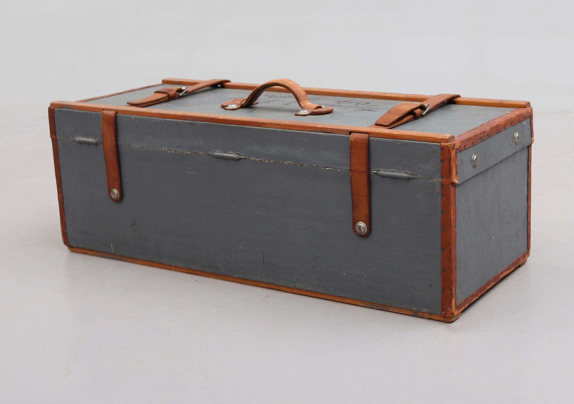 FÄLTKOFFERT, omkring år 1900.