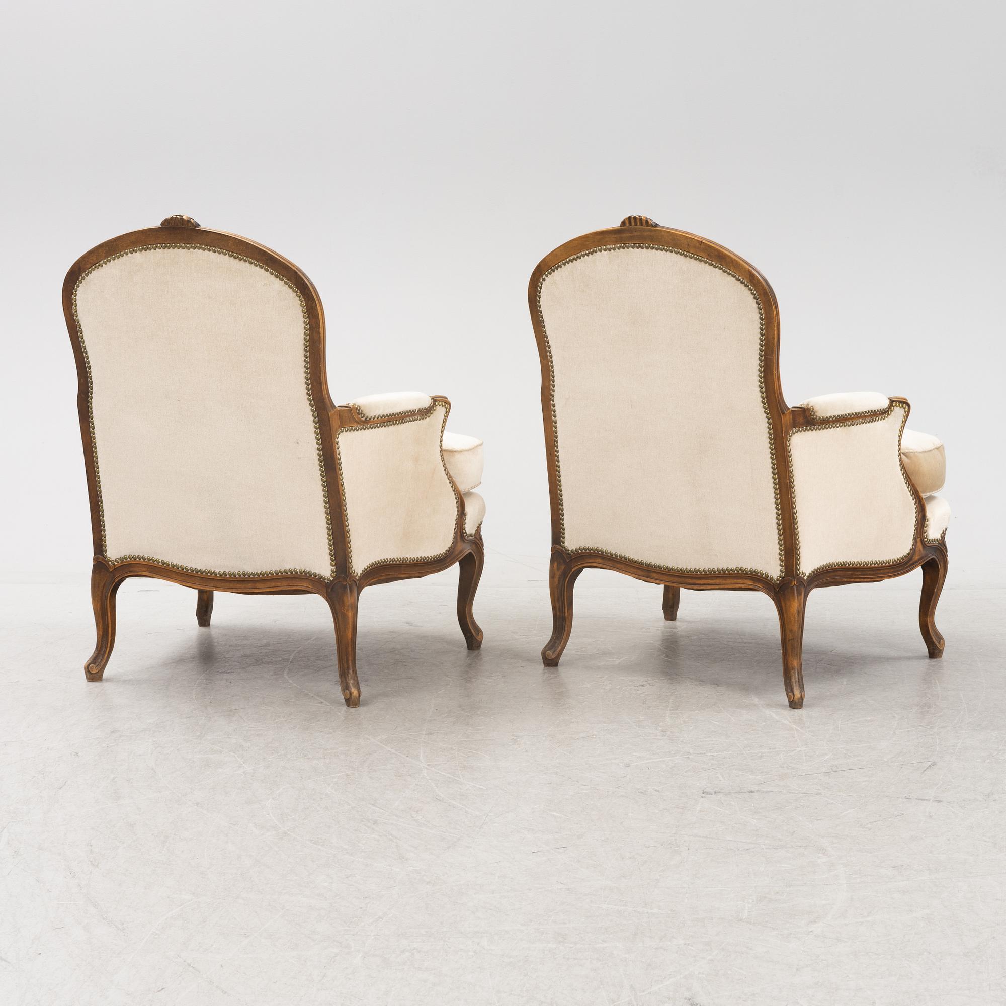 A pair of Louis XV-style lounge chairs, 20th Century.