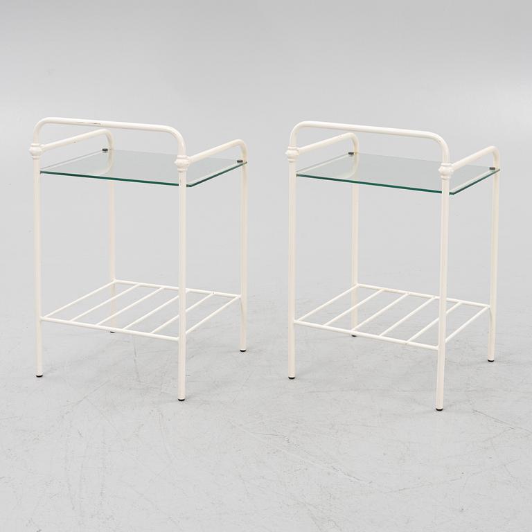 Sängramar och sängbord, ett par, 1900-talets andra hälft.