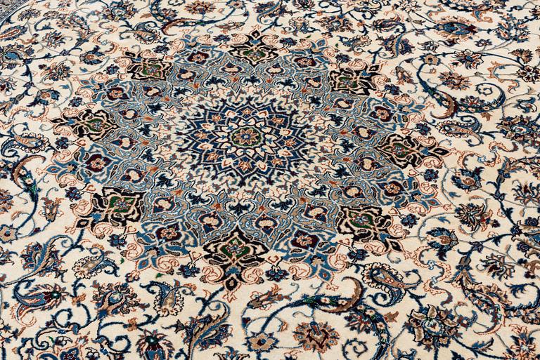 Rug, Nain, approx. 403 x 288 cm.
