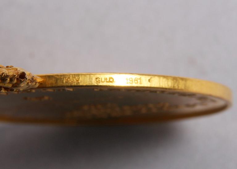 MEDALJER, 2 st, guld 18-23 K, "Kungl Patriotiska sällskapet". Vikt ca 40 gram.