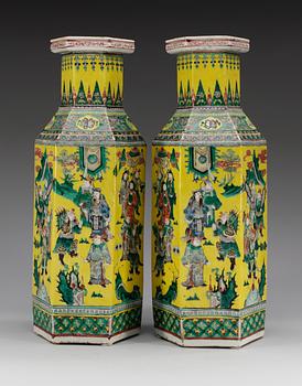 A pair of yellow ground famille verte vases, Qing dynasty, 19th Century, with Qianlong´s four character mark.
