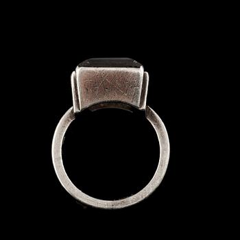 RING, sterlingsilver med fasettslipd bergkristall Wiwen Nilsson, Lund, 1958. Vikt 6 g.