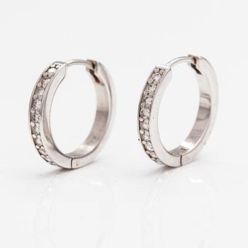 A pair of 14K white gold earrings with diamonds ca. 0.40 ct in total.
