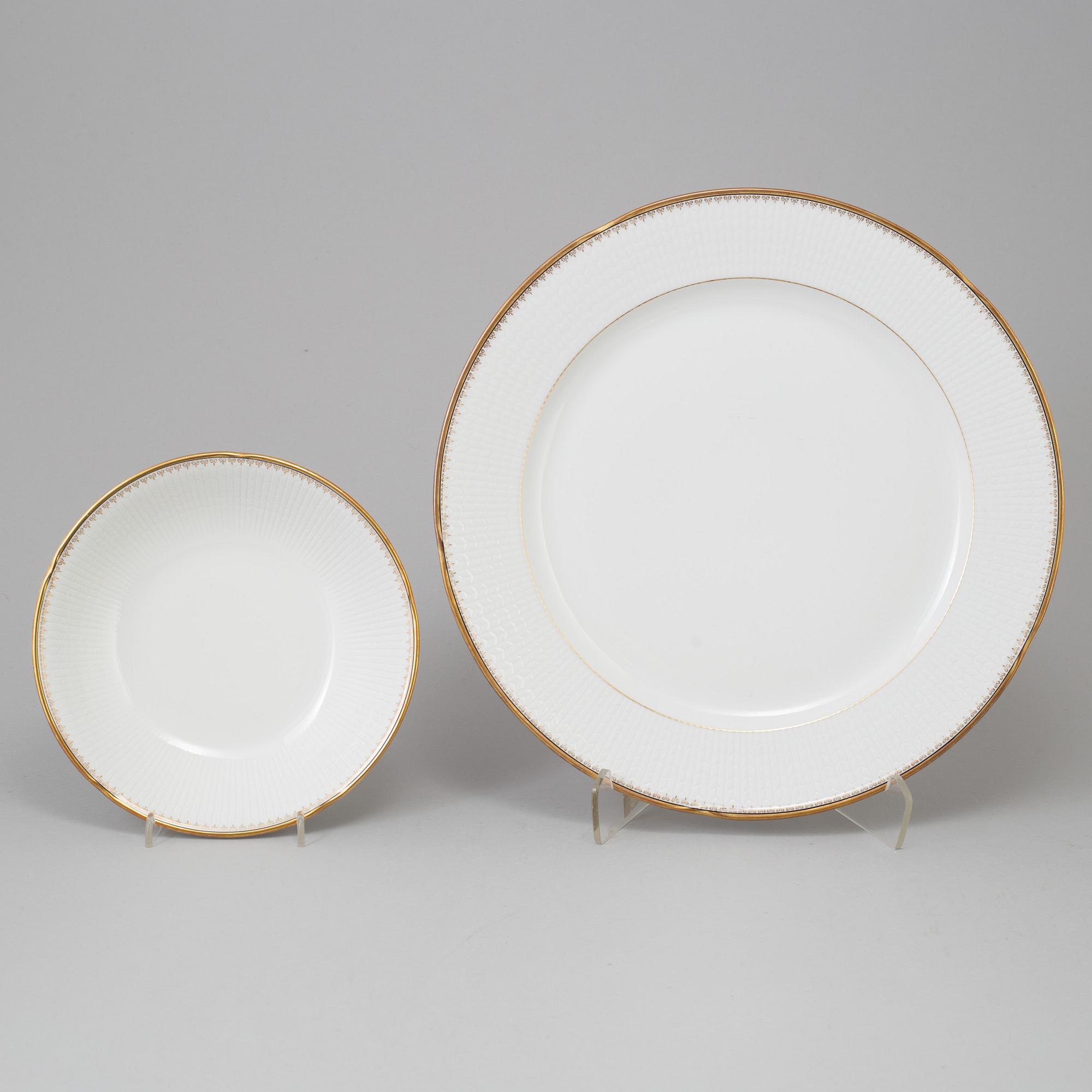 A 123 piece "Kardinal" dinner service.