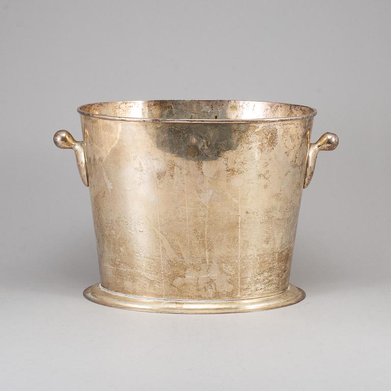 A 20th century plate wine cooler.