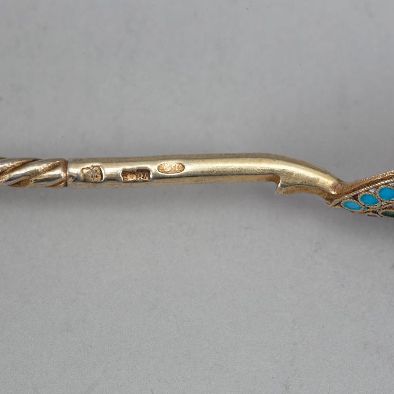 A Russian 20th century silver-gilt and enamled tea-spoon, unidentified makers mark, Moscow 1908-1917.