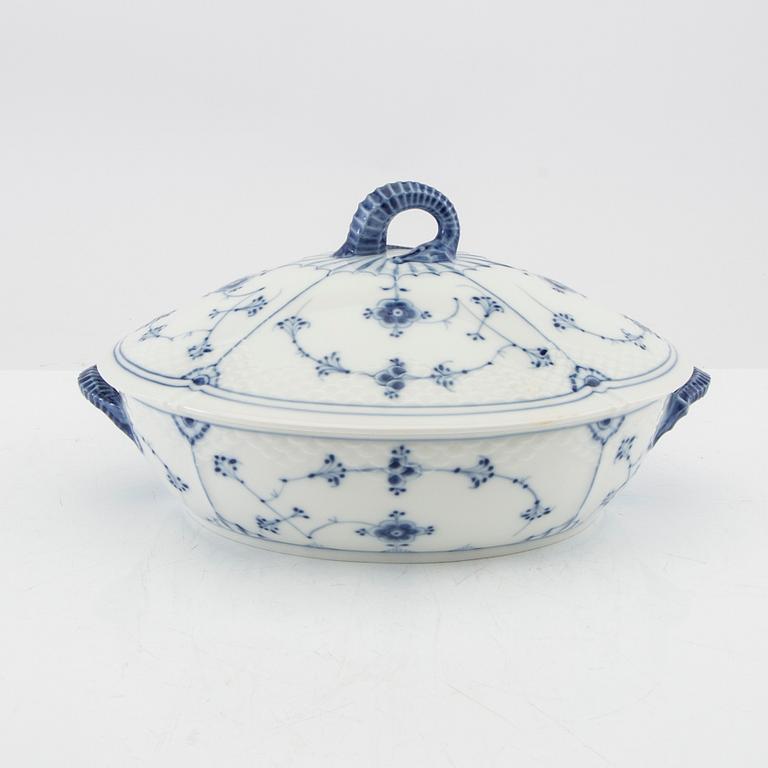 Servis ca 57 dlr "Musselmalet" Royal Copenhagen och Bing & Grondahl Danmark porslin.